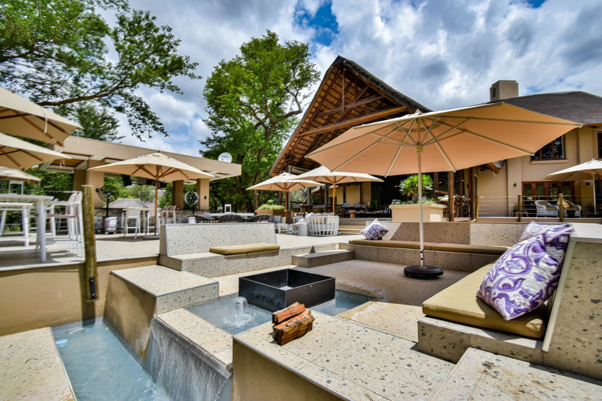 Outdoor lounge and fire pit area