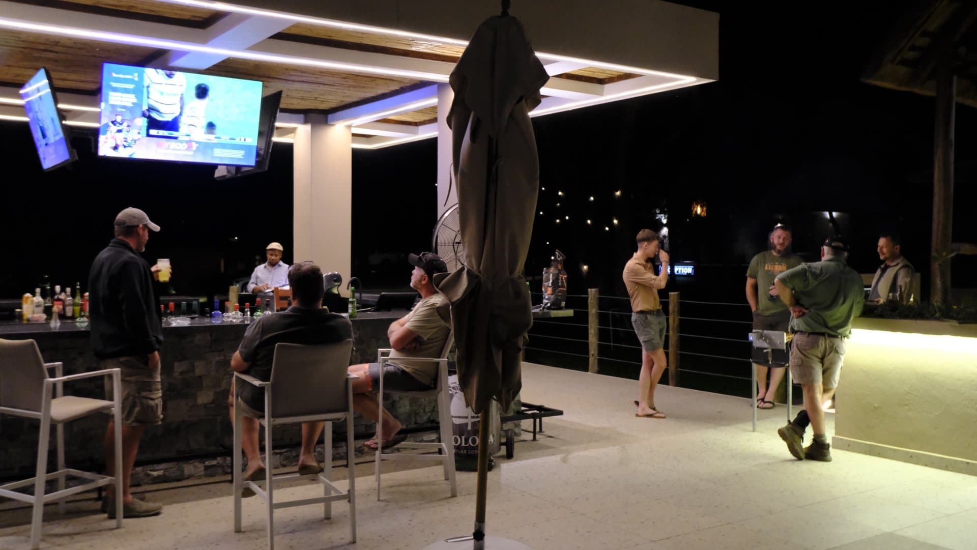 Dining at Mologa River Lodge - Image 4