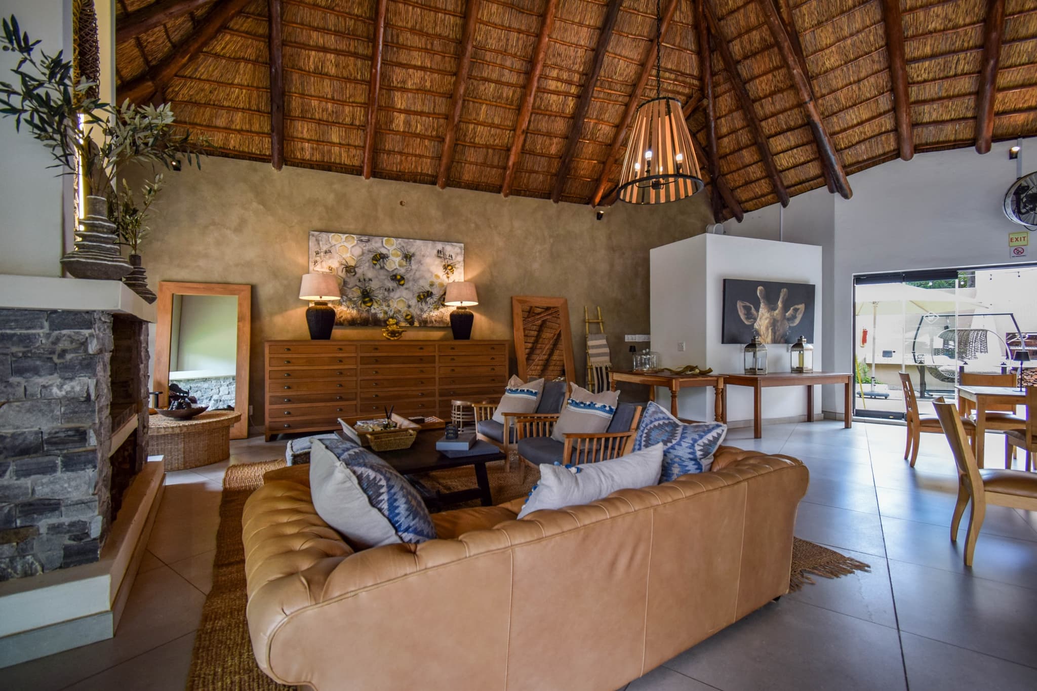 Dining at Mologa River Lodge - Image 2